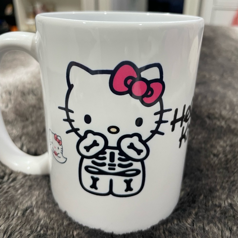 NEW Hello Kitty Halloween Mugs! 🎃